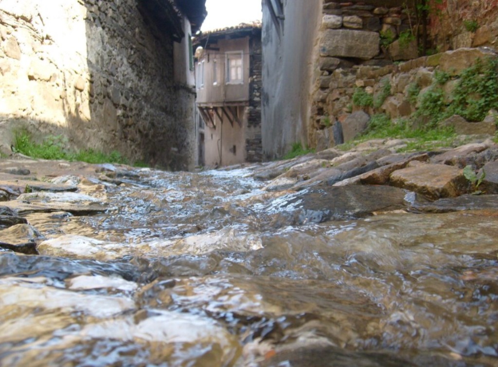 Suyun Şırıldama Gücü:)